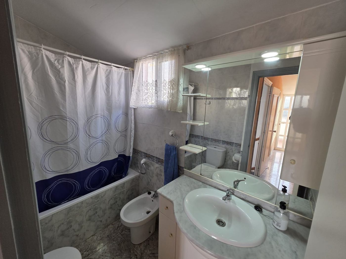 Baño con bañera